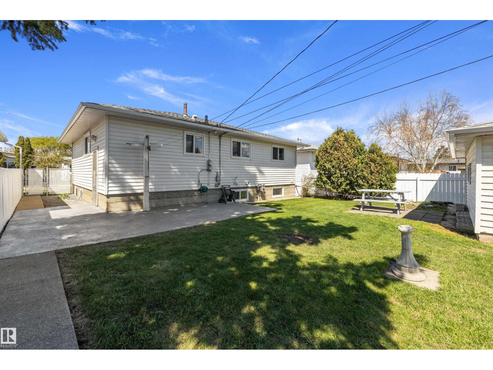 12715 / 12717 93 ST NW - 52