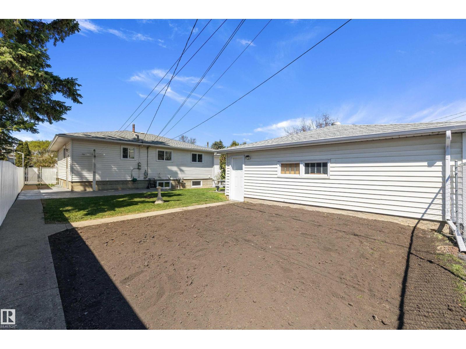 12715 / 12717 93 ST NW - 53