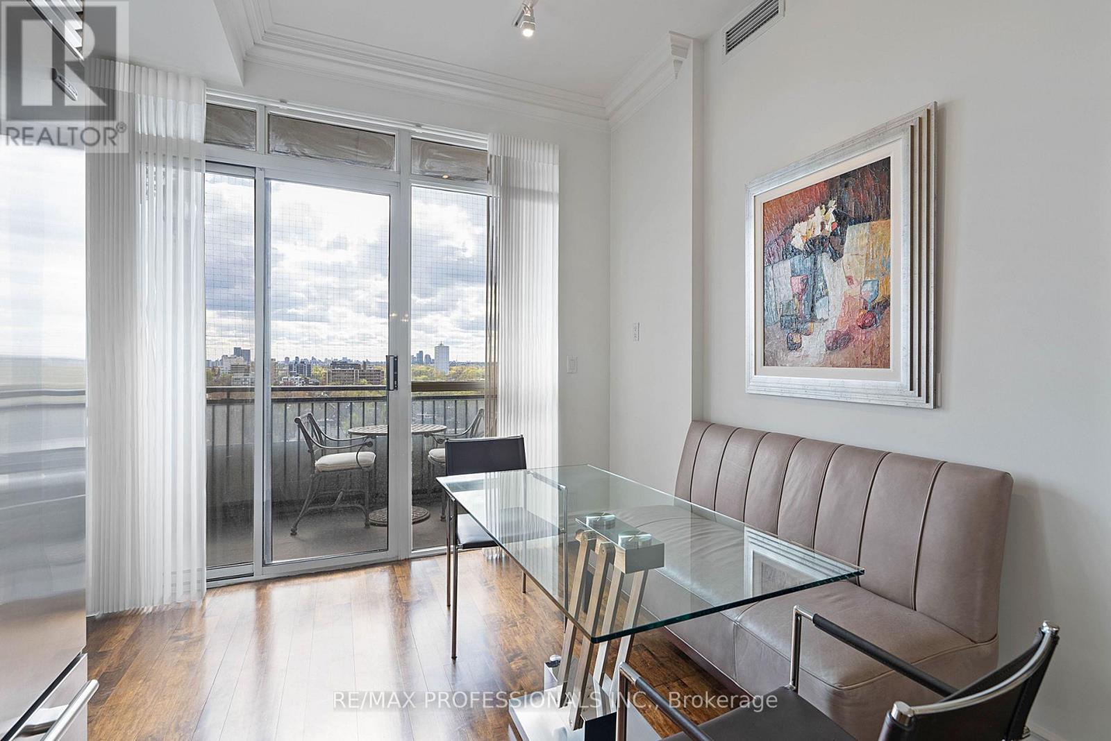 #SUBPH3 99 AVENUE ROAD - 26