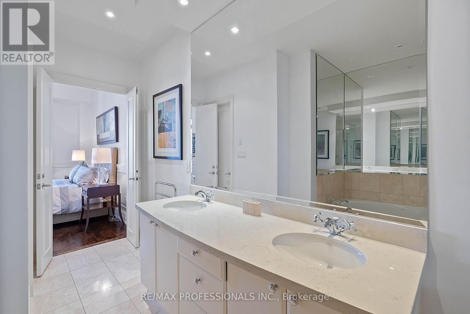 #SUBPH3 99 AVENUE ROAD - 32