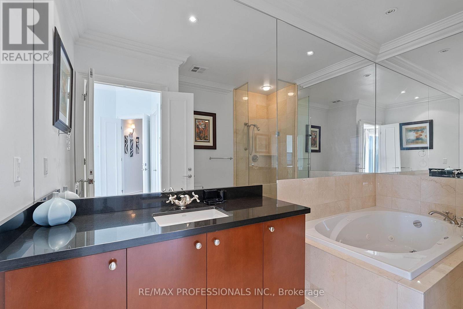#SUBPH3 99 AVENUE ROAD - 37