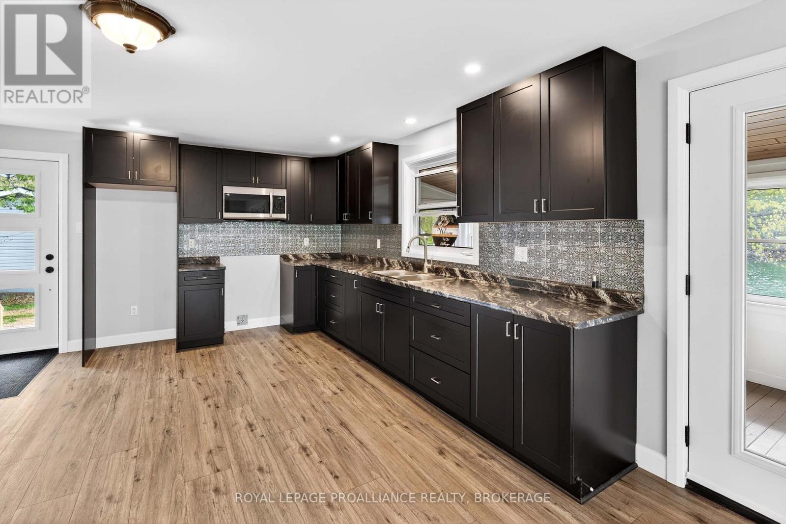 5 BLUNDONS LANE - Image 23