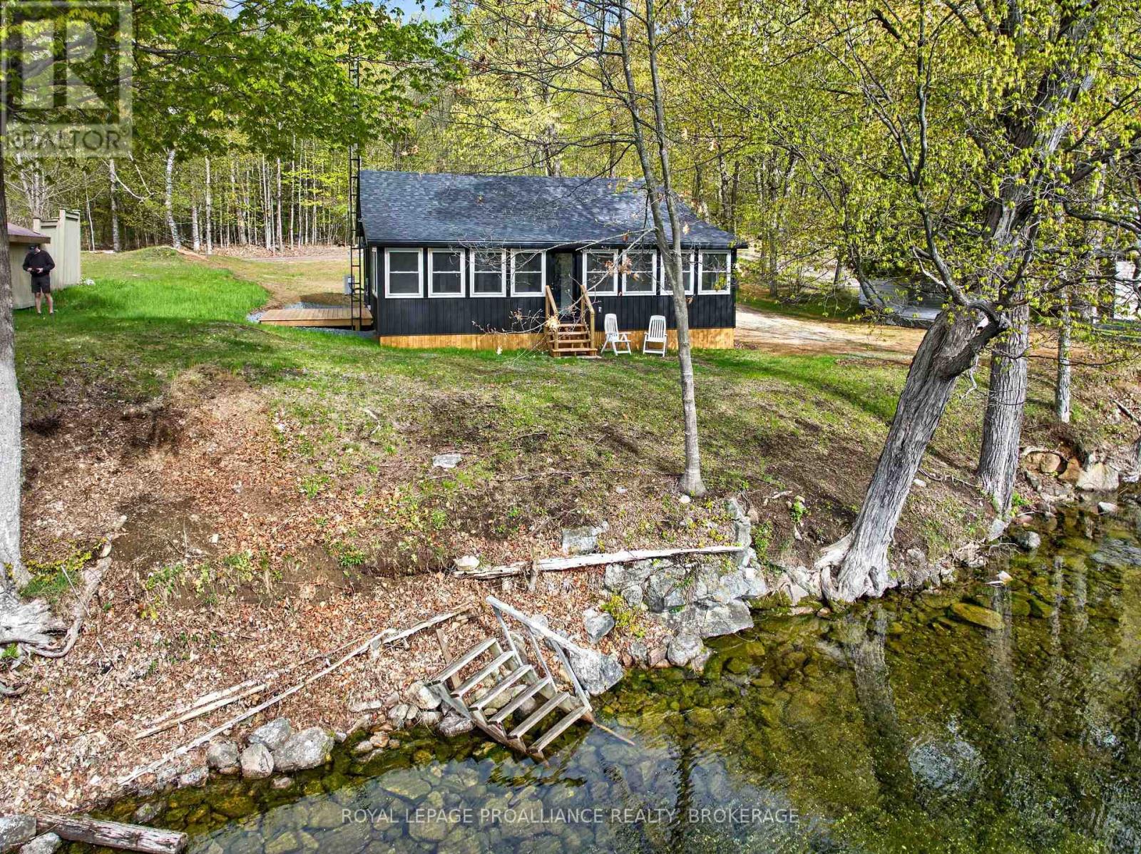 5 BLUNDONS LANE - Image 36