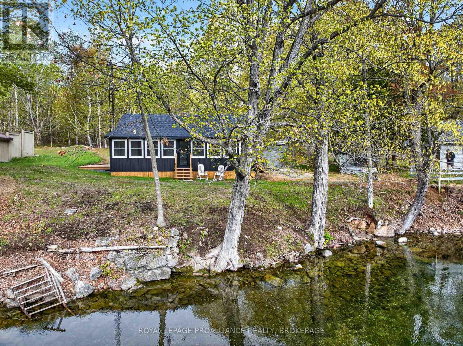 5 BLUNDONS LANE - Image 40
