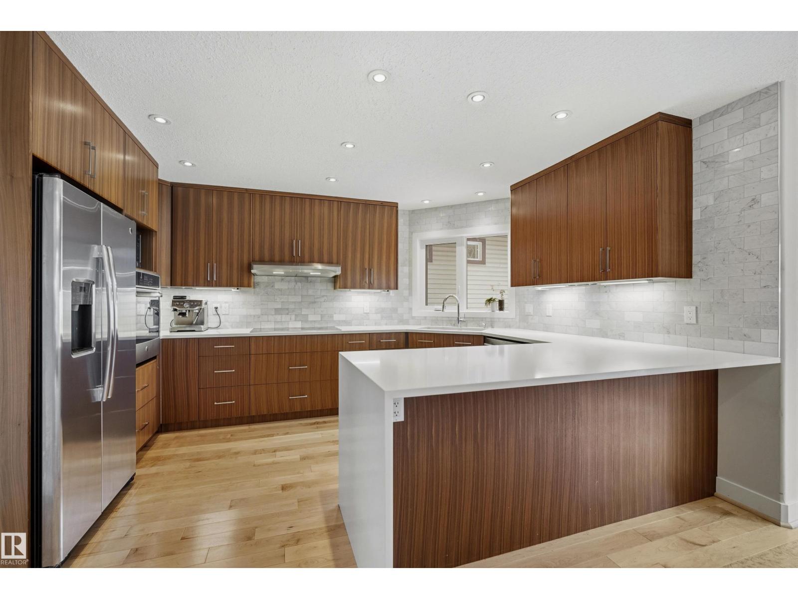 9324 95 ST NW - 14