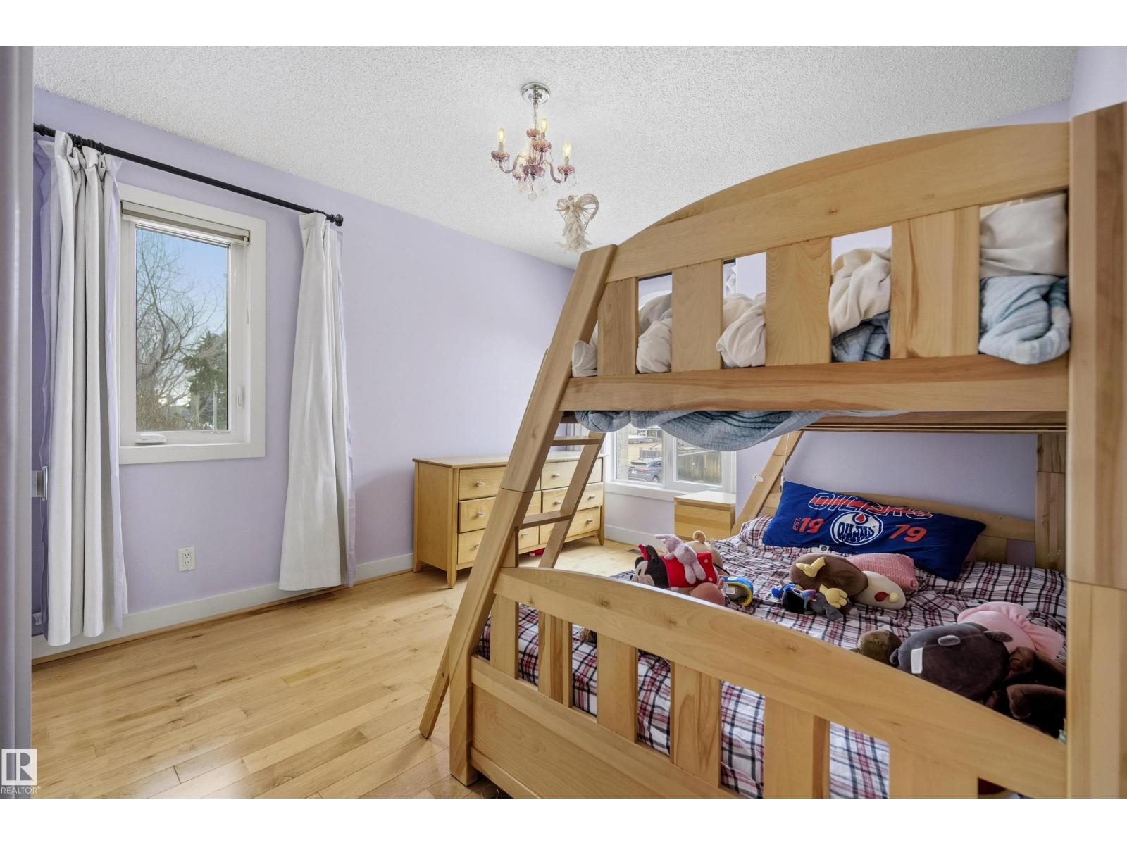 9324 95 ST NW - 37