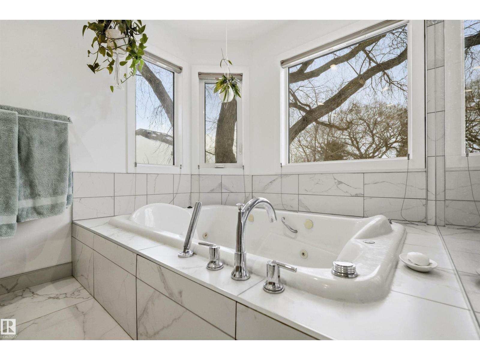 9324 95 ST NW - 31