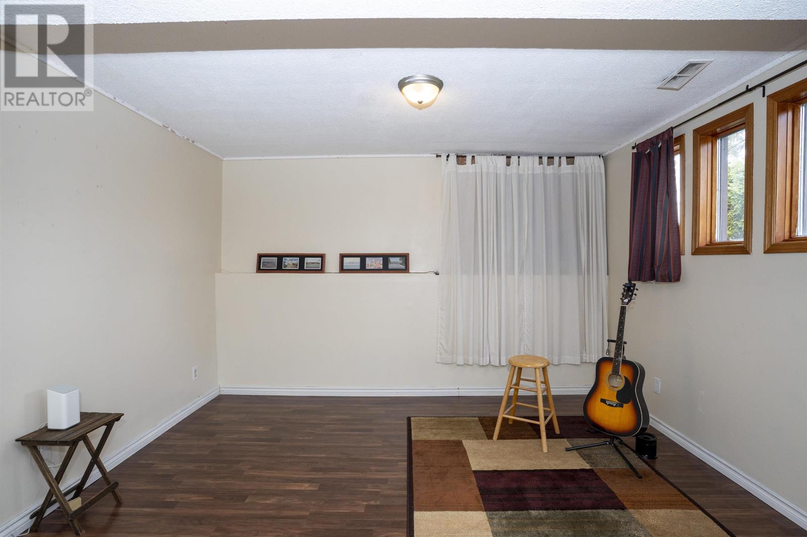 90 Logan AVE, Thunder Bay, Ontario, P7A6P9 — Photo 2