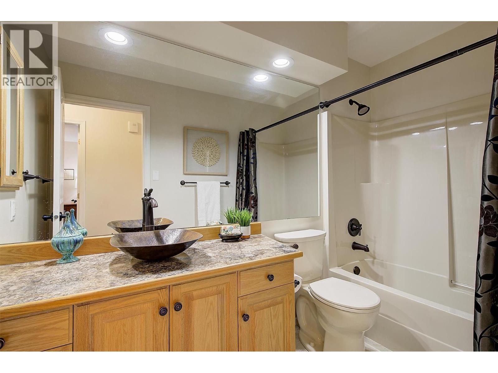 301 595 Yates Road, Kelowna