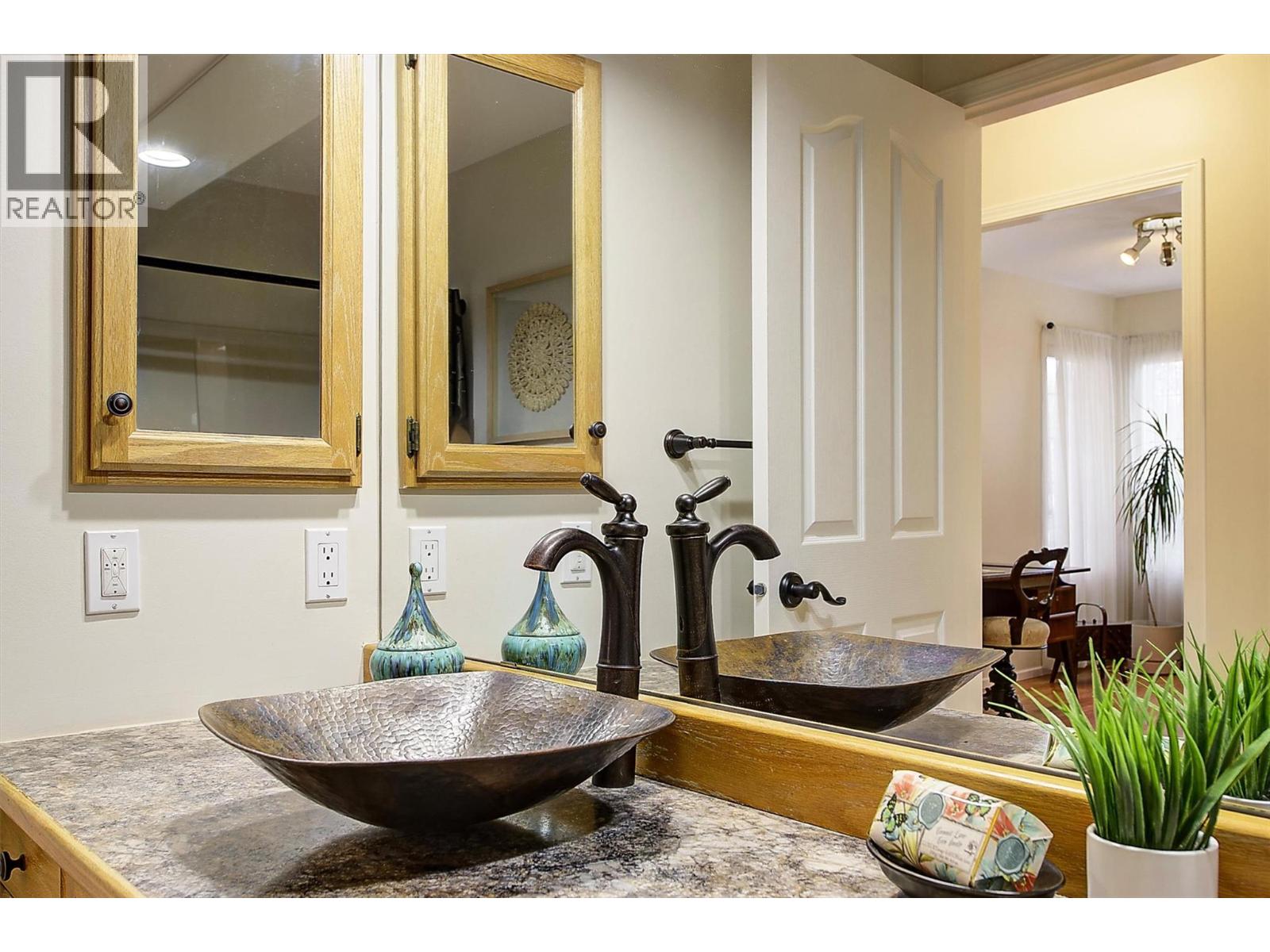 301 595 Yates Road, Kelowna