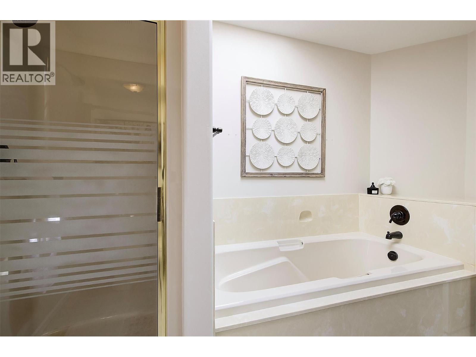 301 595 Yates Road, Kelowna