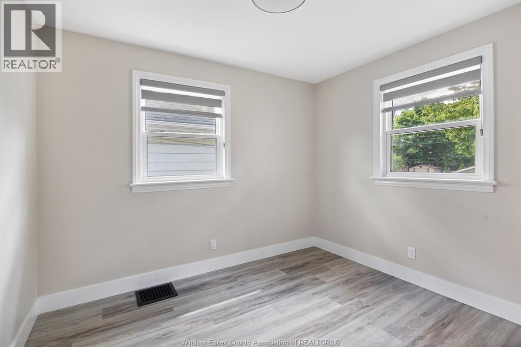 1073 JEFFERSON, Windsor, Ontario, N9S2R2 — Photo 2