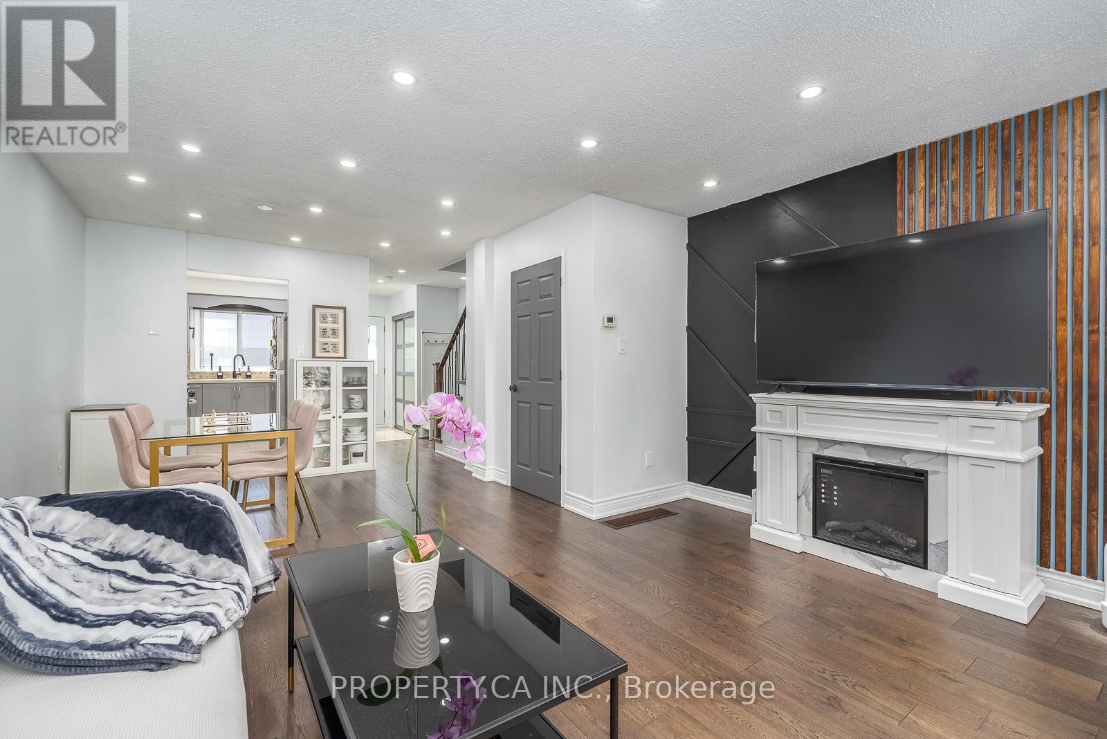 #49 2779 GANANOQUE DRIVE - 13