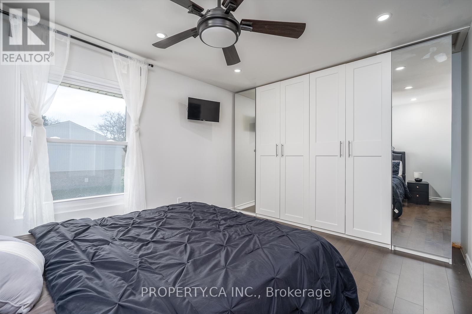 #49 2779 GANANOQUE DRIVE - 24