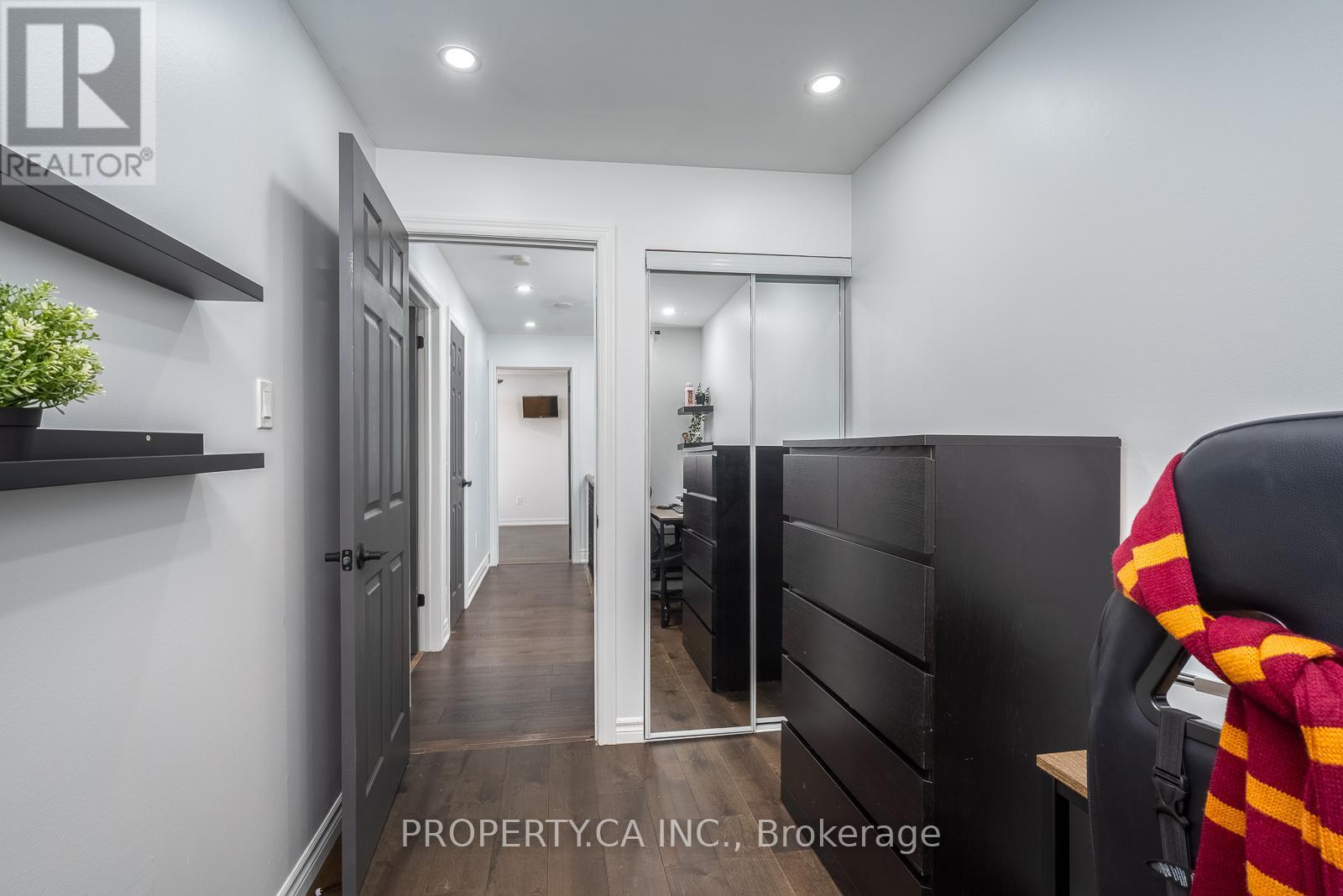 #49 2779 GANANOQUE DRIVE - 27