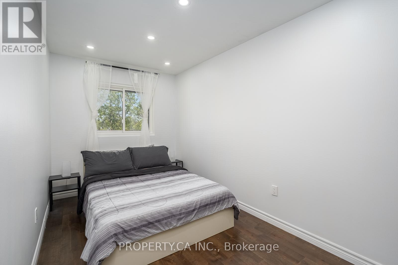 #49 2779 GANANOQUE DRIVE - 28