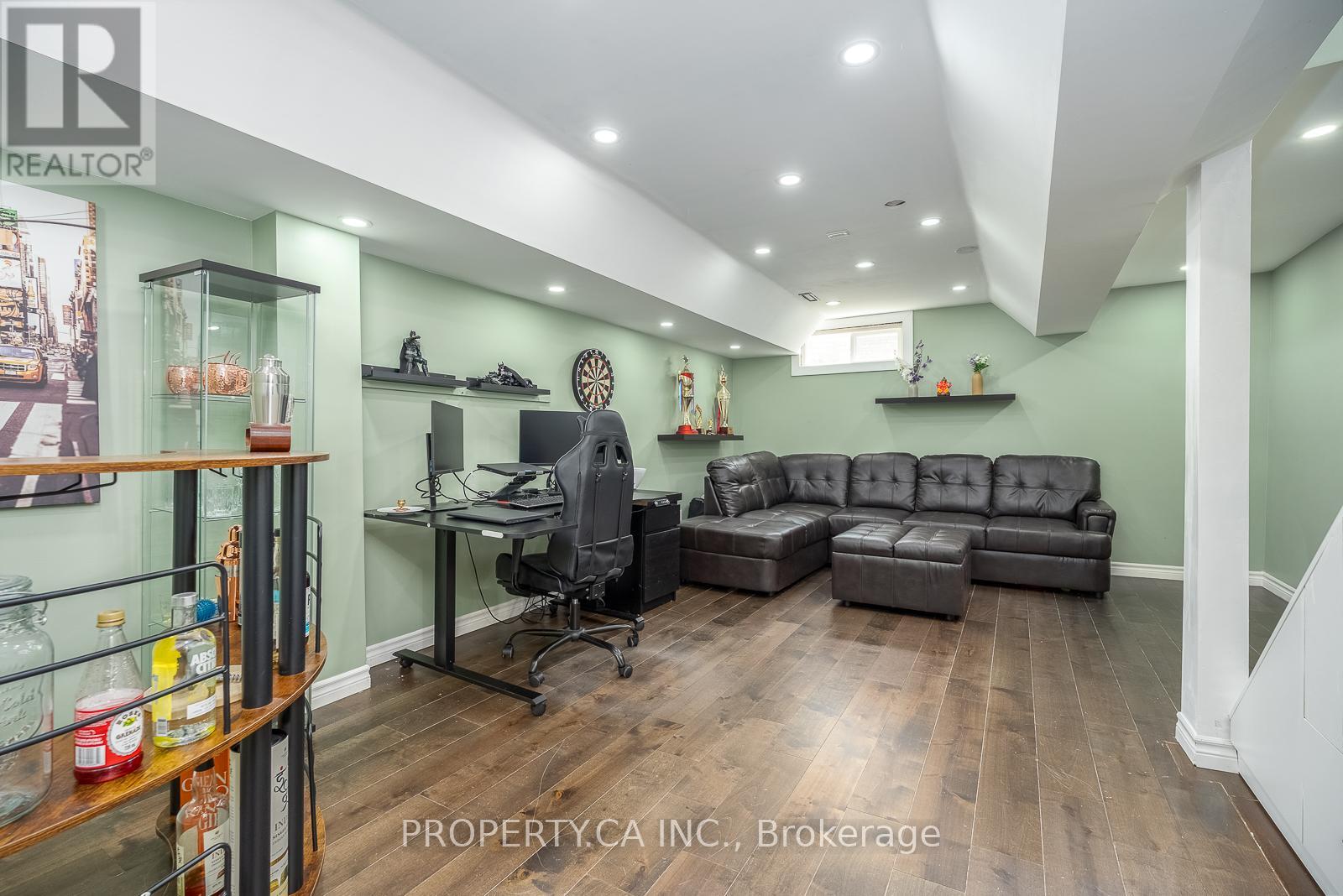 #49 2779 GANANOQUE DRIVE - 35