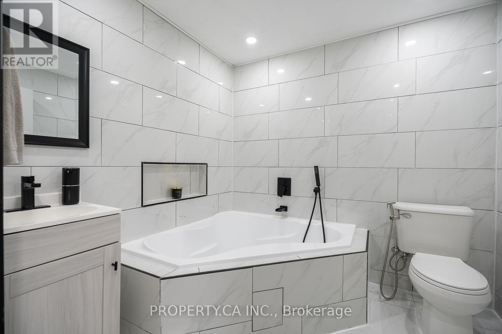 #49 2779 GANANOQUE DRIVE - 39