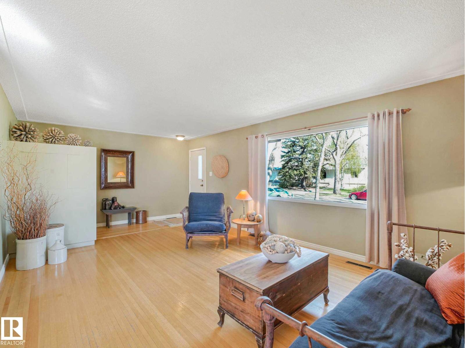 9635 64 AV NW - 32