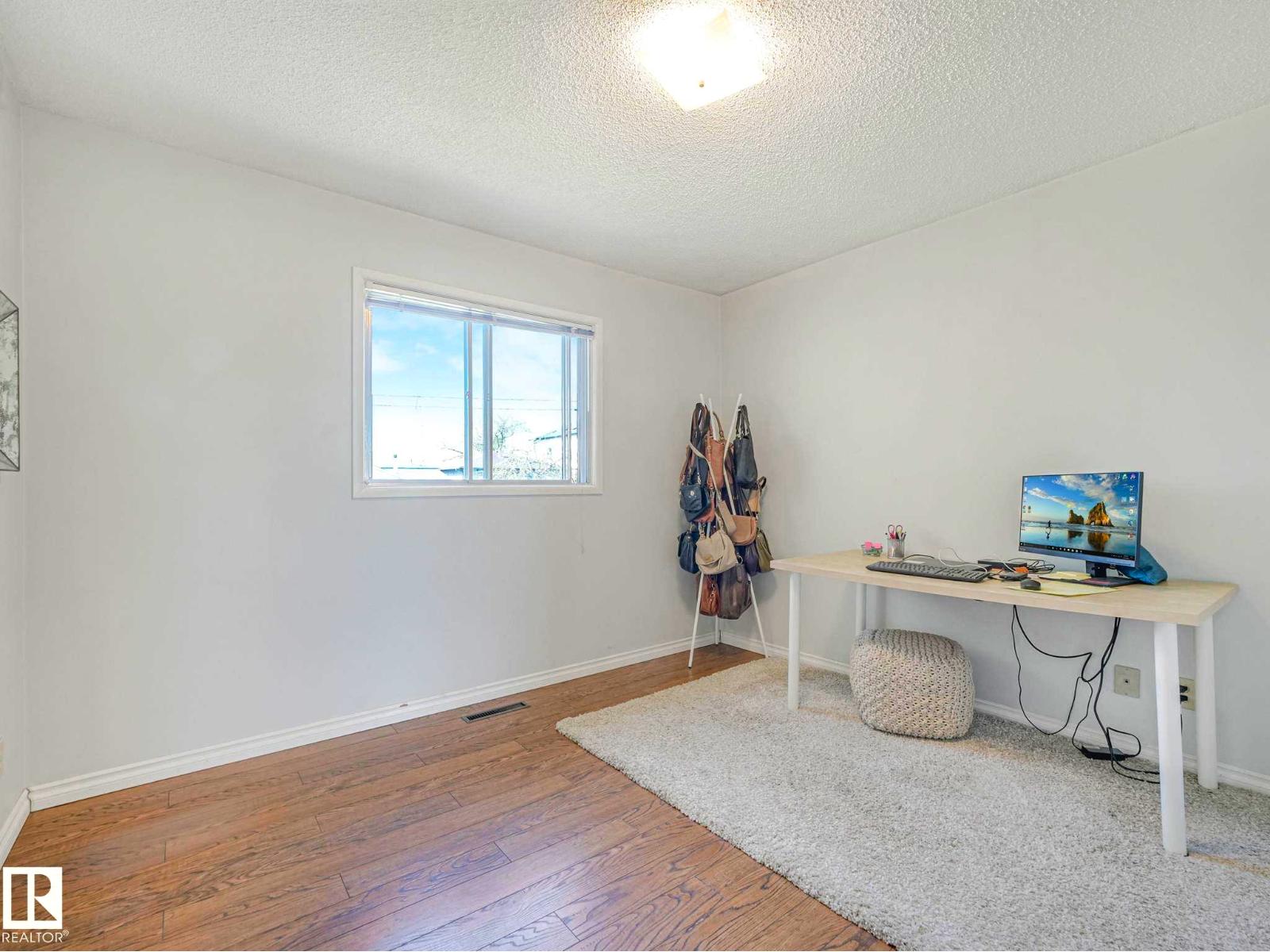 9635 64 AV NW - 36