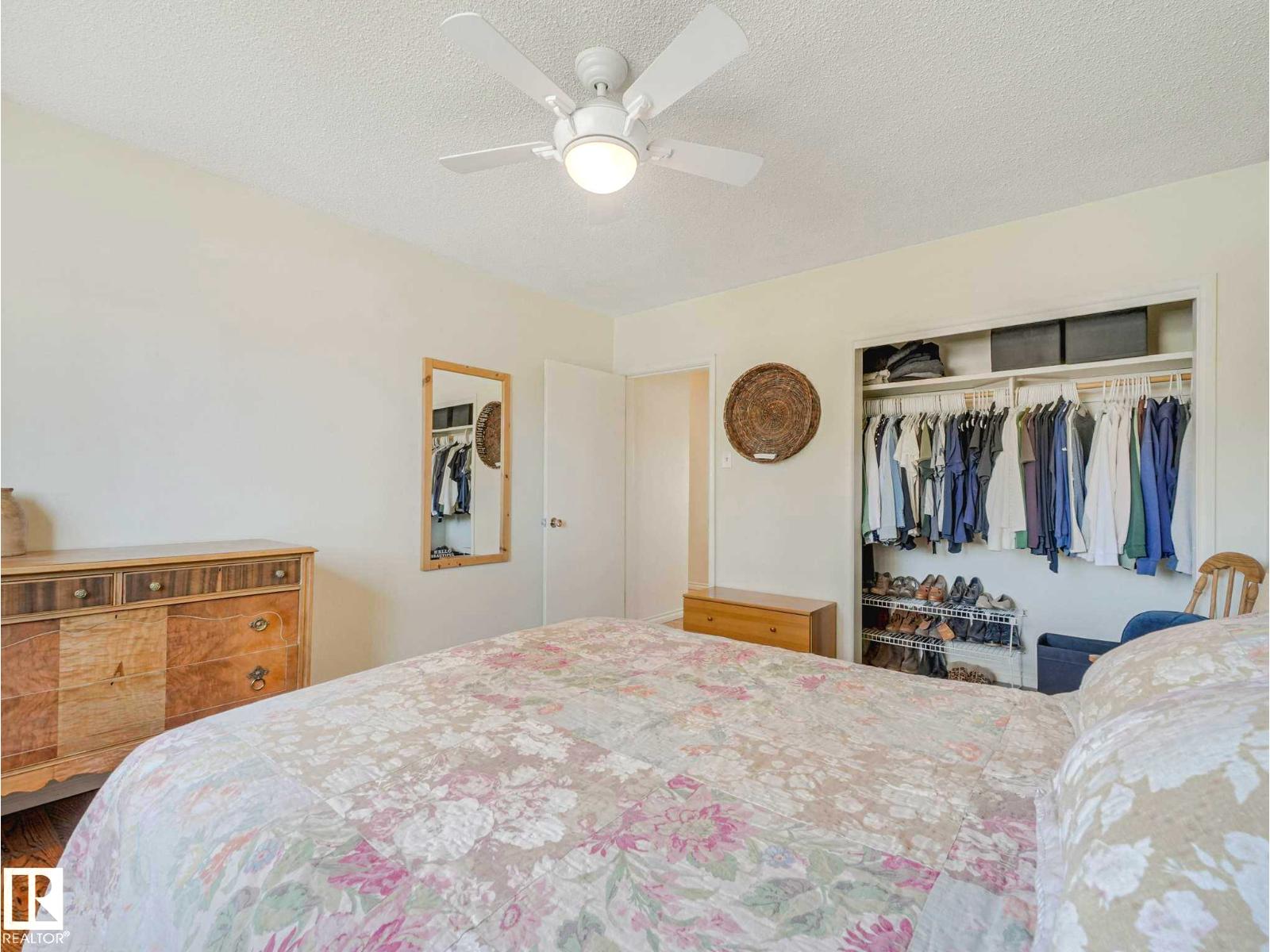 9635 64 AV NW - 41