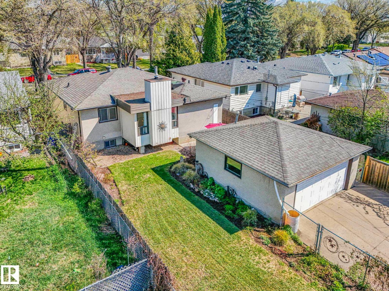 9635 64 AV NW - 14