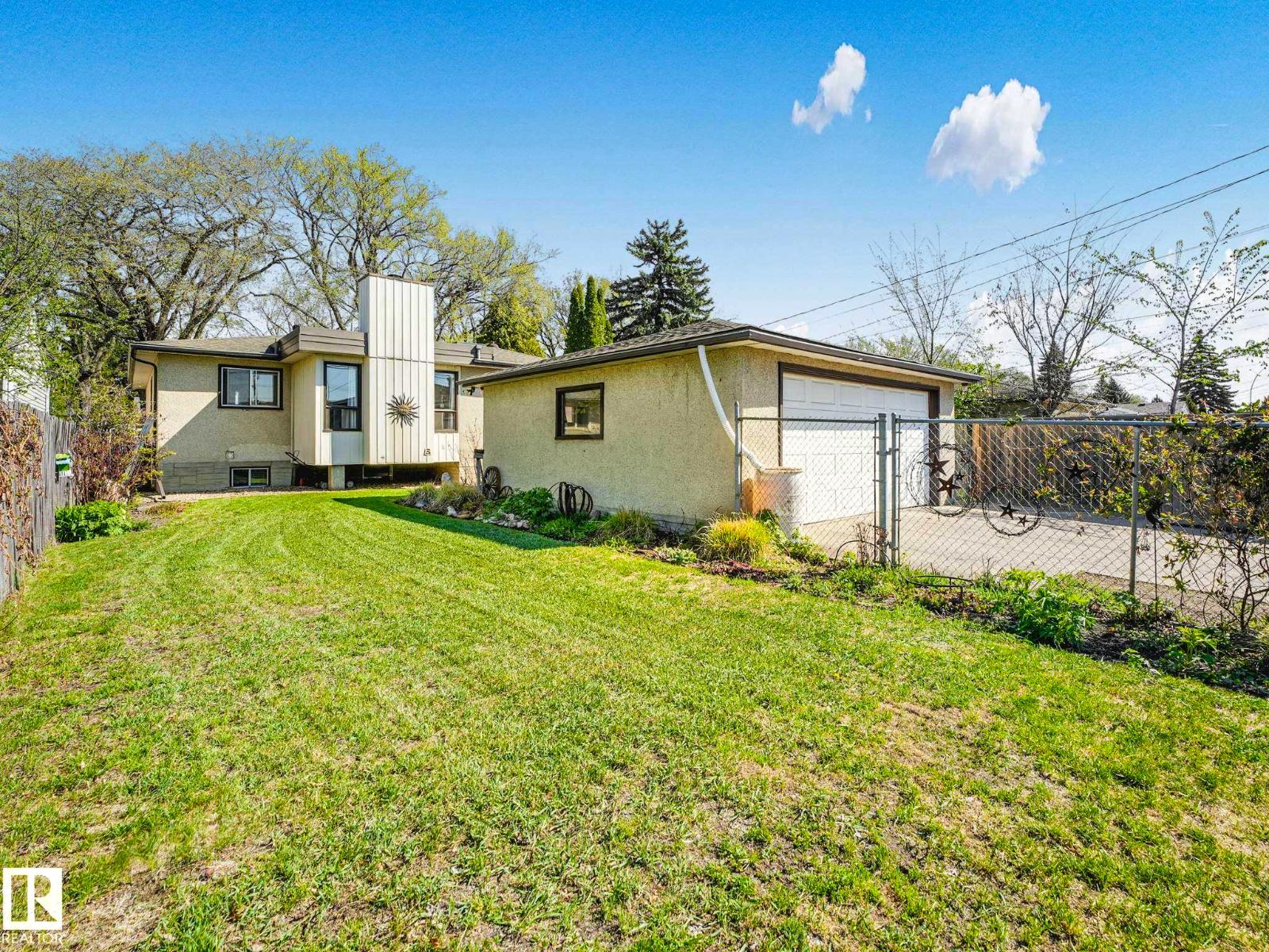 9635 64 AV NW - 7