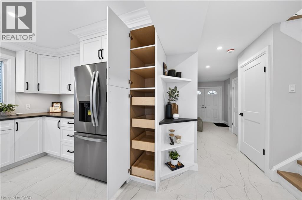 700 KARLSFELD Road, Waterloo, Ontario, N2T2W4 — Photo 12
