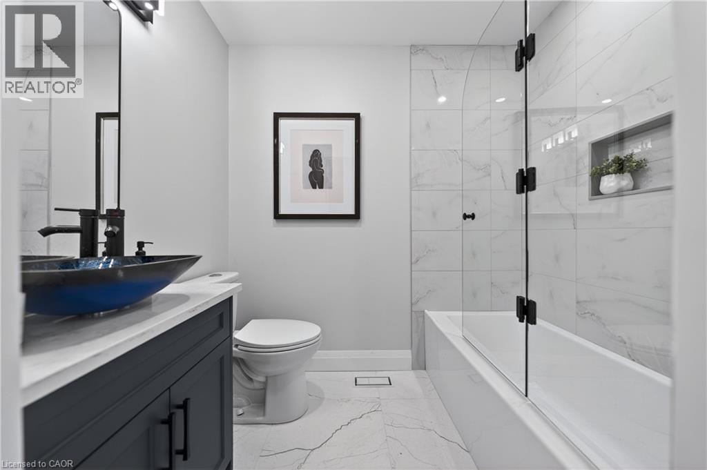 700 KARLSFELD Road, Waterloo, Ontario, N2T2W4 — Photo 10