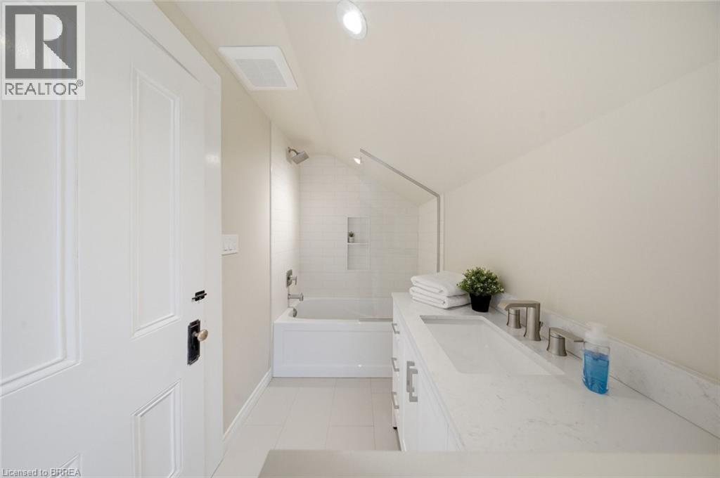 61 WILLIAM Street, Brantford, Ontario, N3T3K6 — Photo 3
