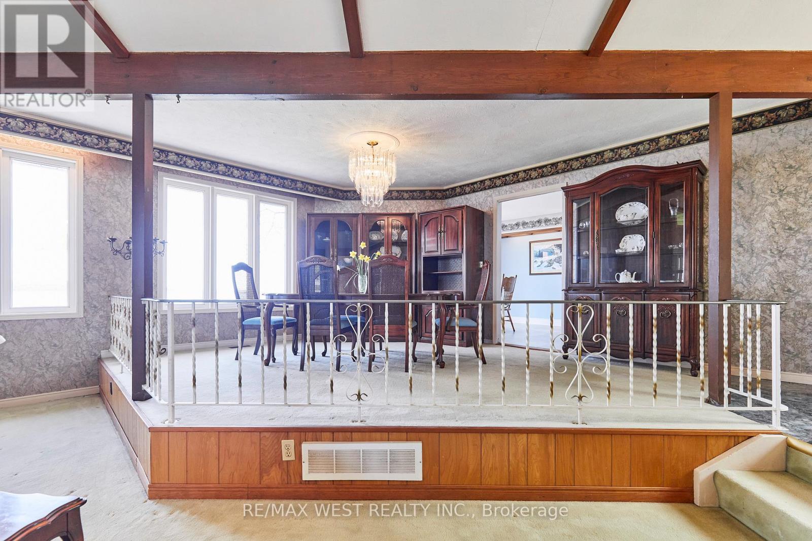 557 RIVERSIDE DRIVE - 19