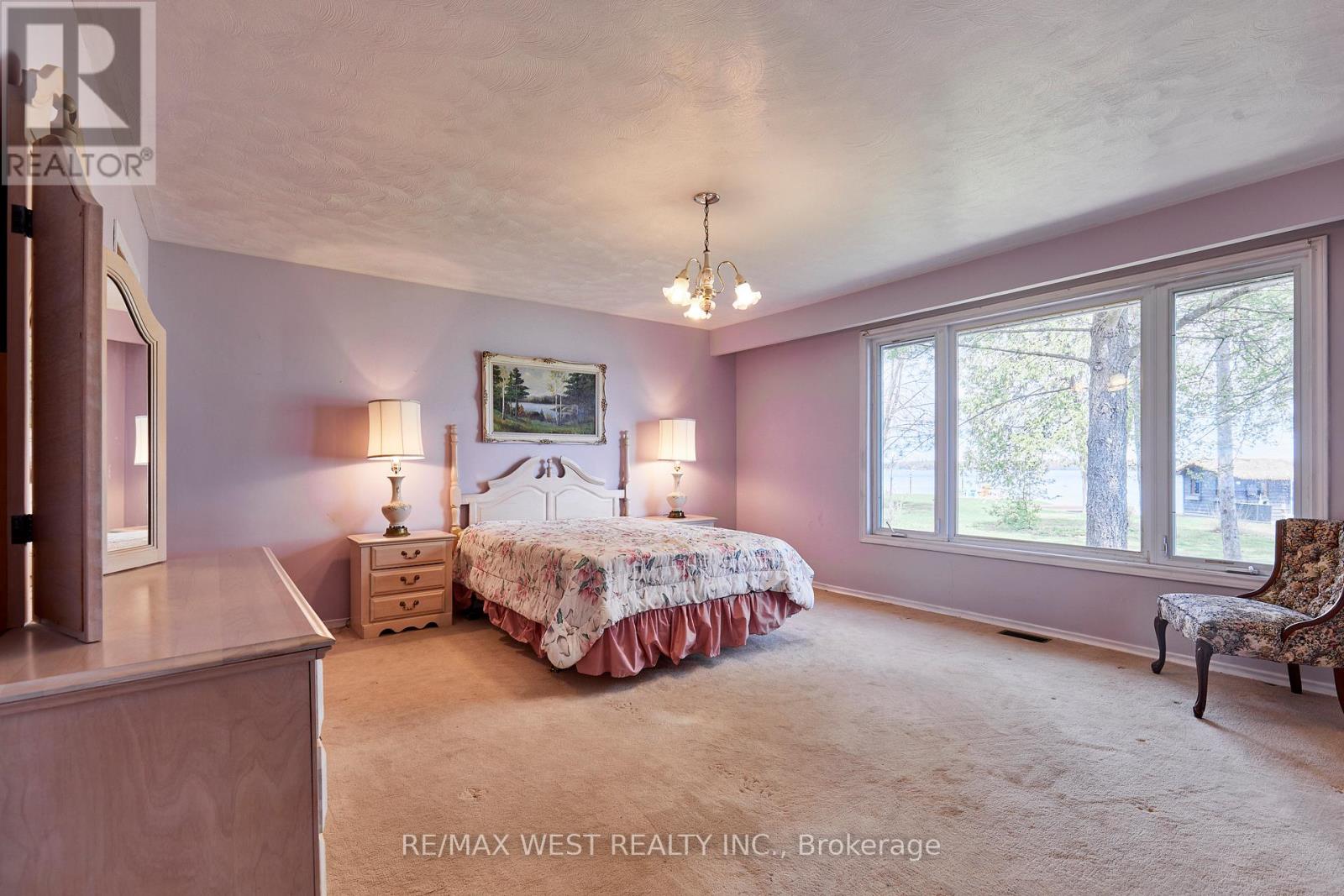 557 RIVERSIDE DRIVE - 22