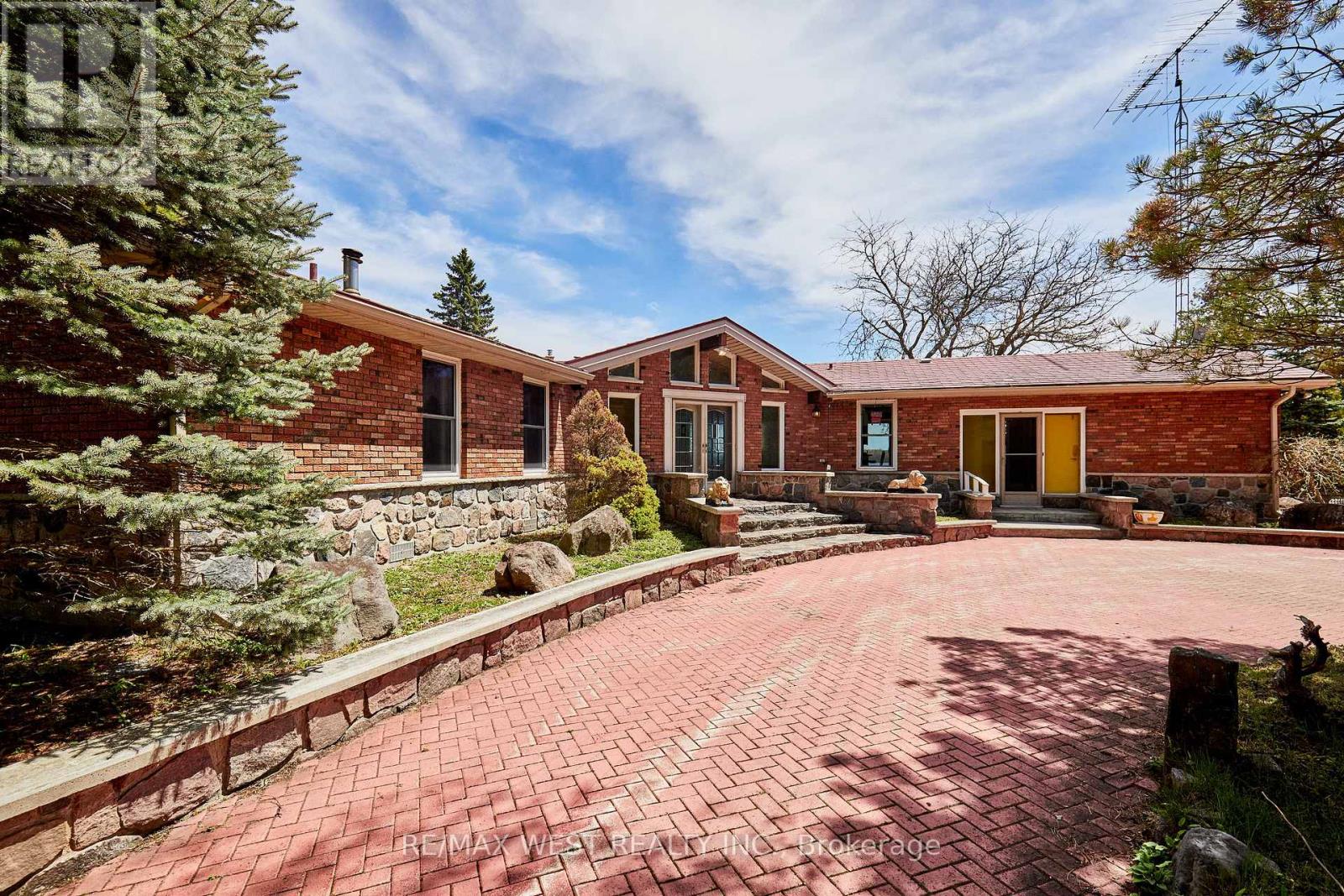 557 RIVERSIDE DRIVE - 4