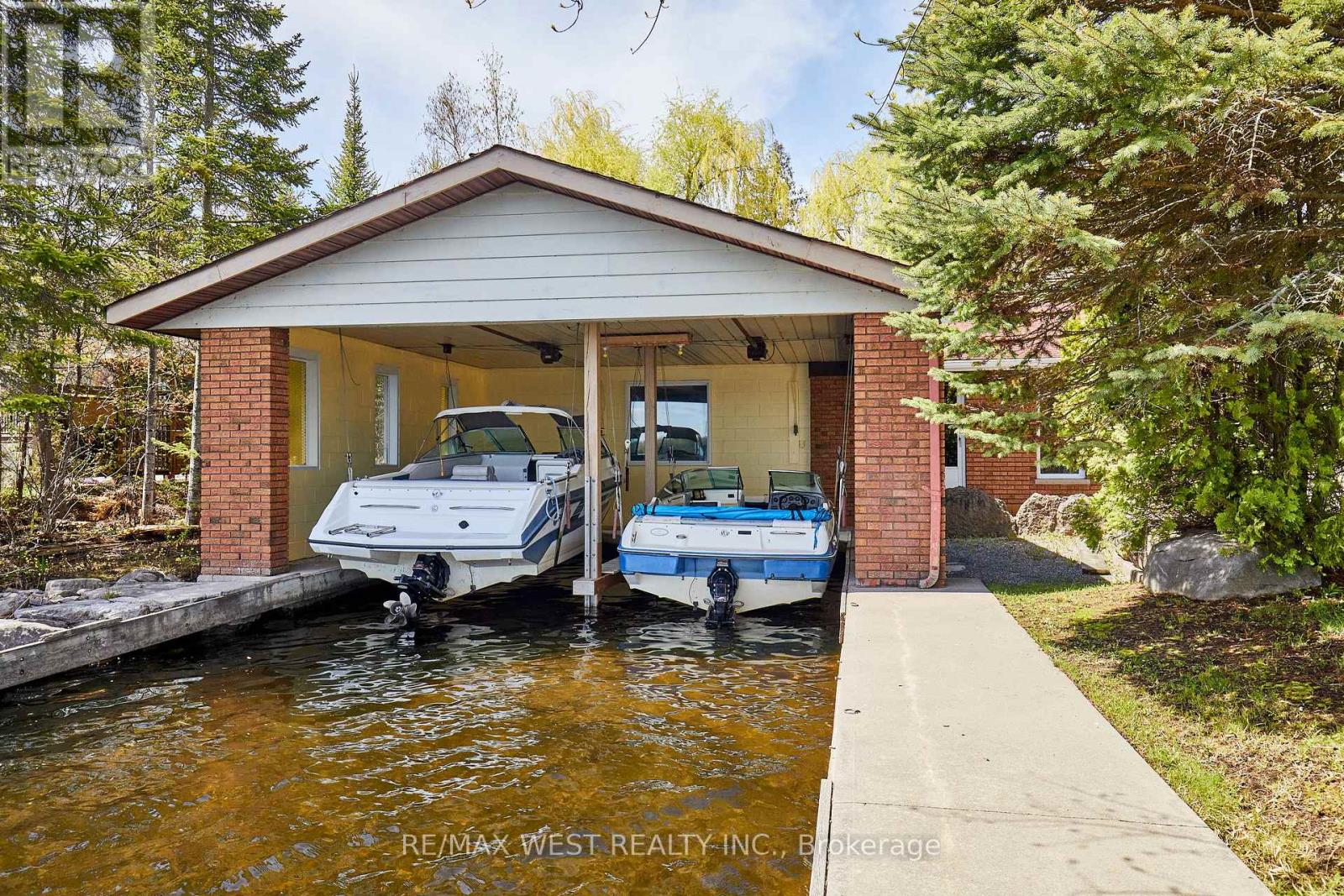 557 RIVERSIDE DRIVE - 8