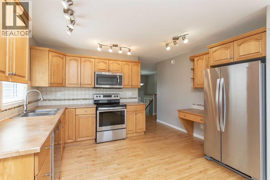 210 Lindsay Avenue — photo 7