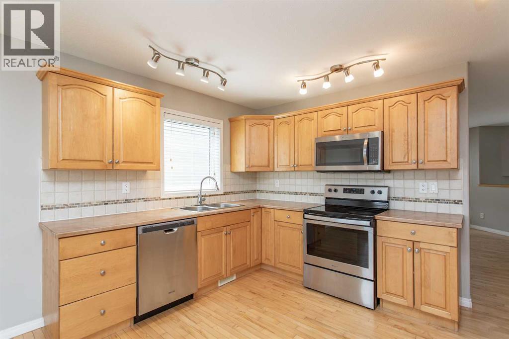 210 Lindsay Avenue — photo 6