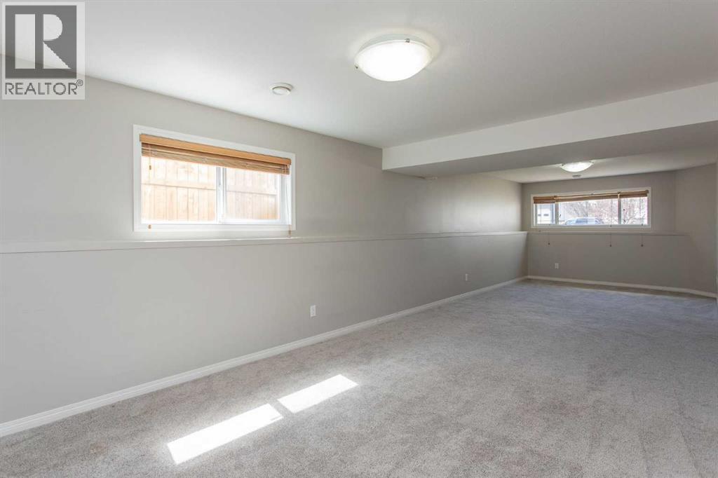 210 Lindsay Avenue — photo 20