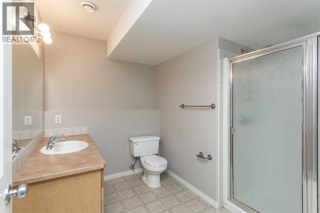 210 Lindsay Avenue — photo 26