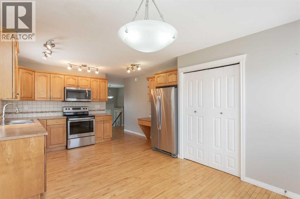 210 Lindsay Avenue — photo 9