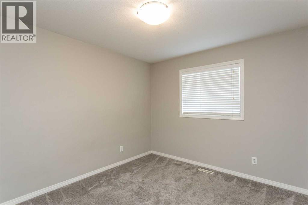 210 Lindsay Avenue — photo 16