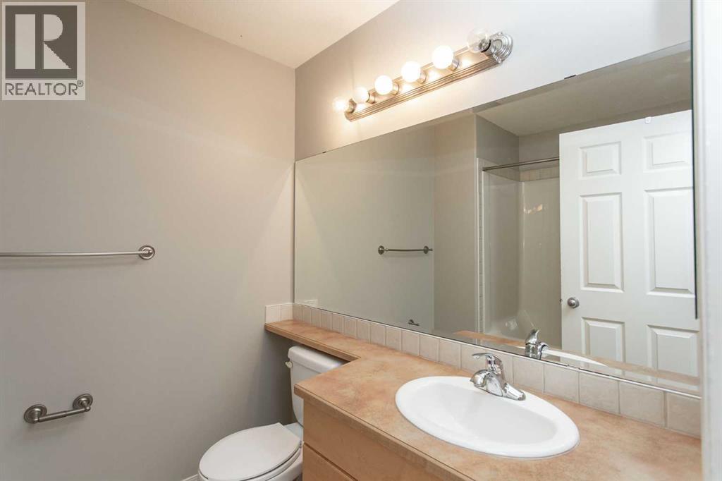 210 Lindsay Avenue — photo 17