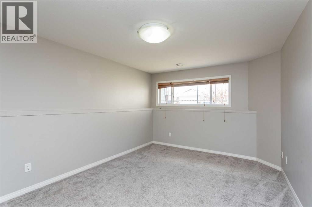 210 Lindsay Avenue — photo 23