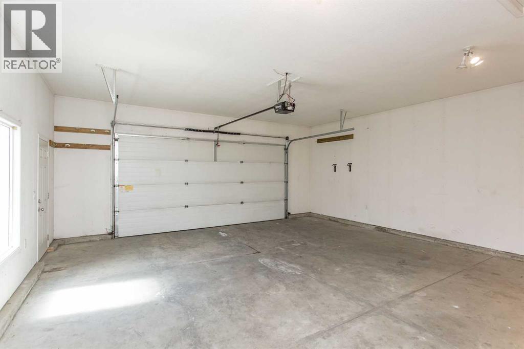 210 Lindsay Avenue — photo 27
