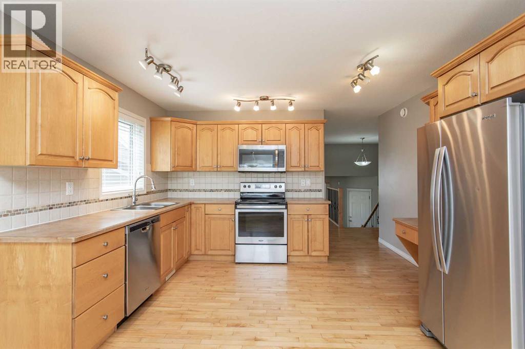 210 Lindsay Avenue — photo 8