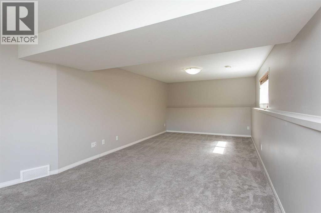 210 Lindsay Avenue — photo 21