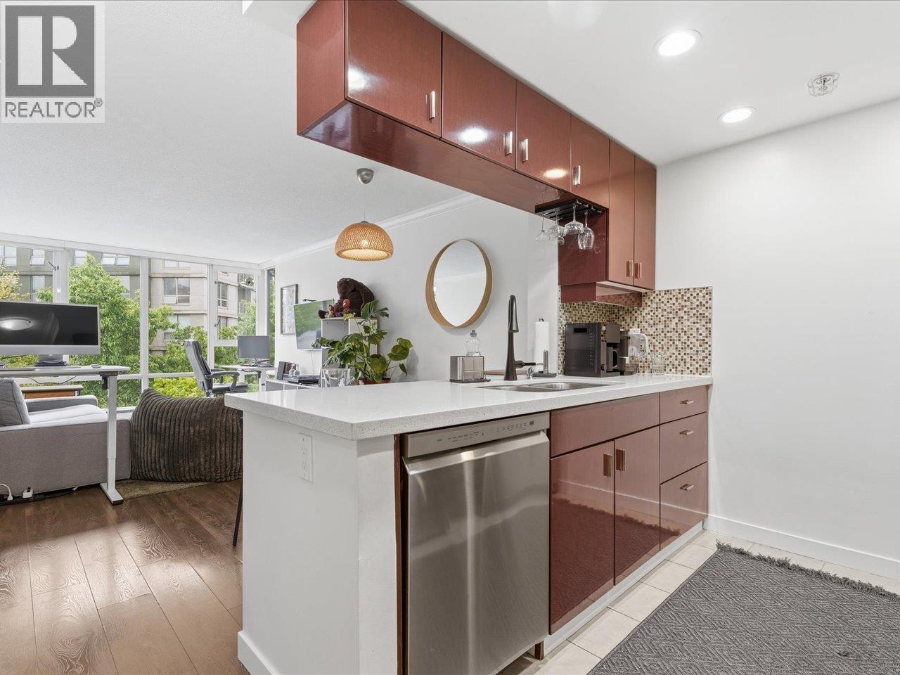 502 1033 MARINASIDE Crescent - photo 2