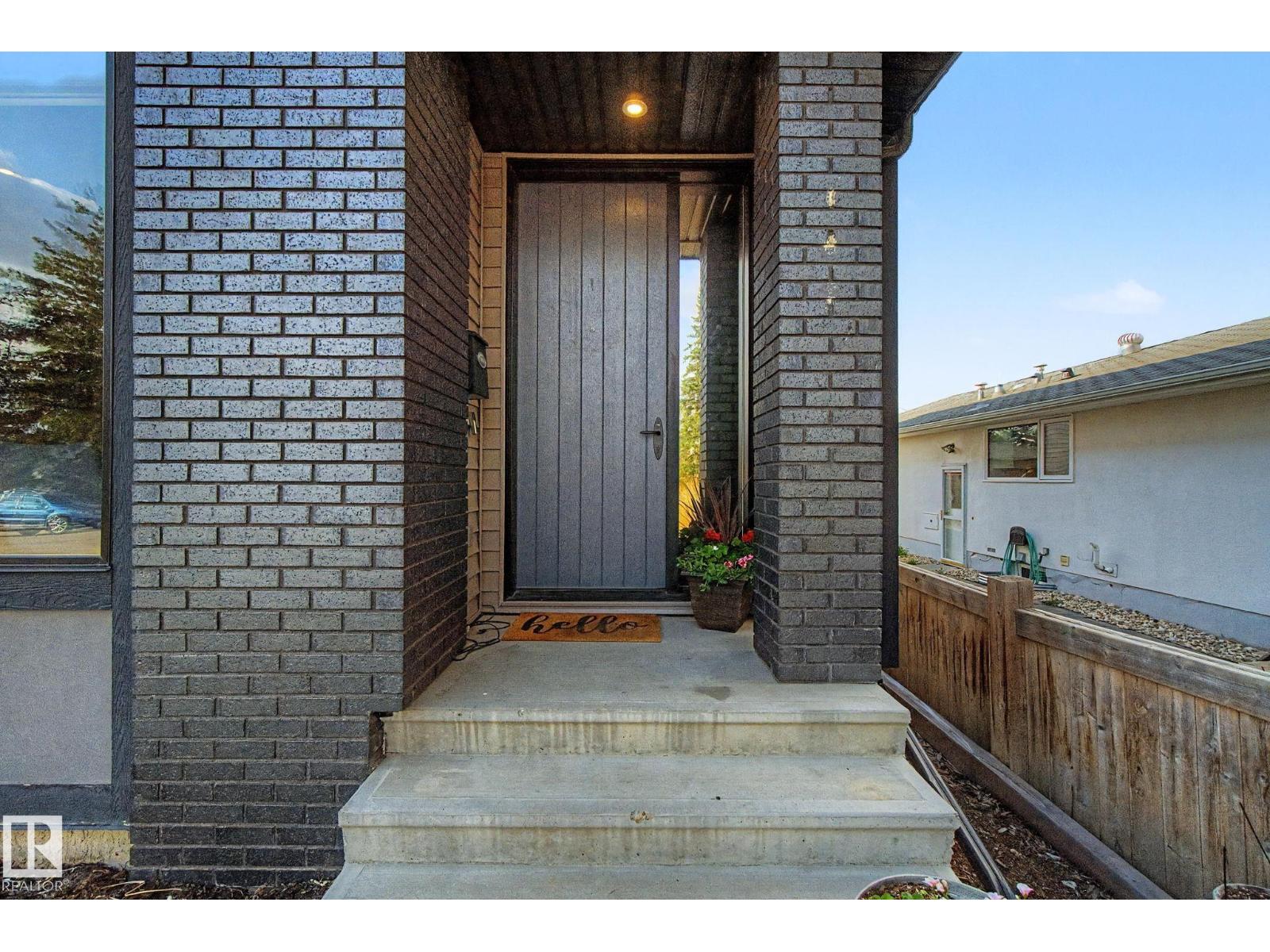 11406 55 AV NW - 3