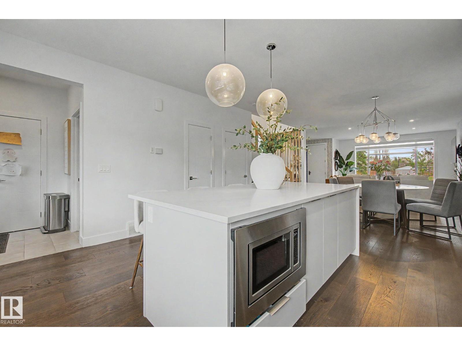 11406 55 AV NW - 15