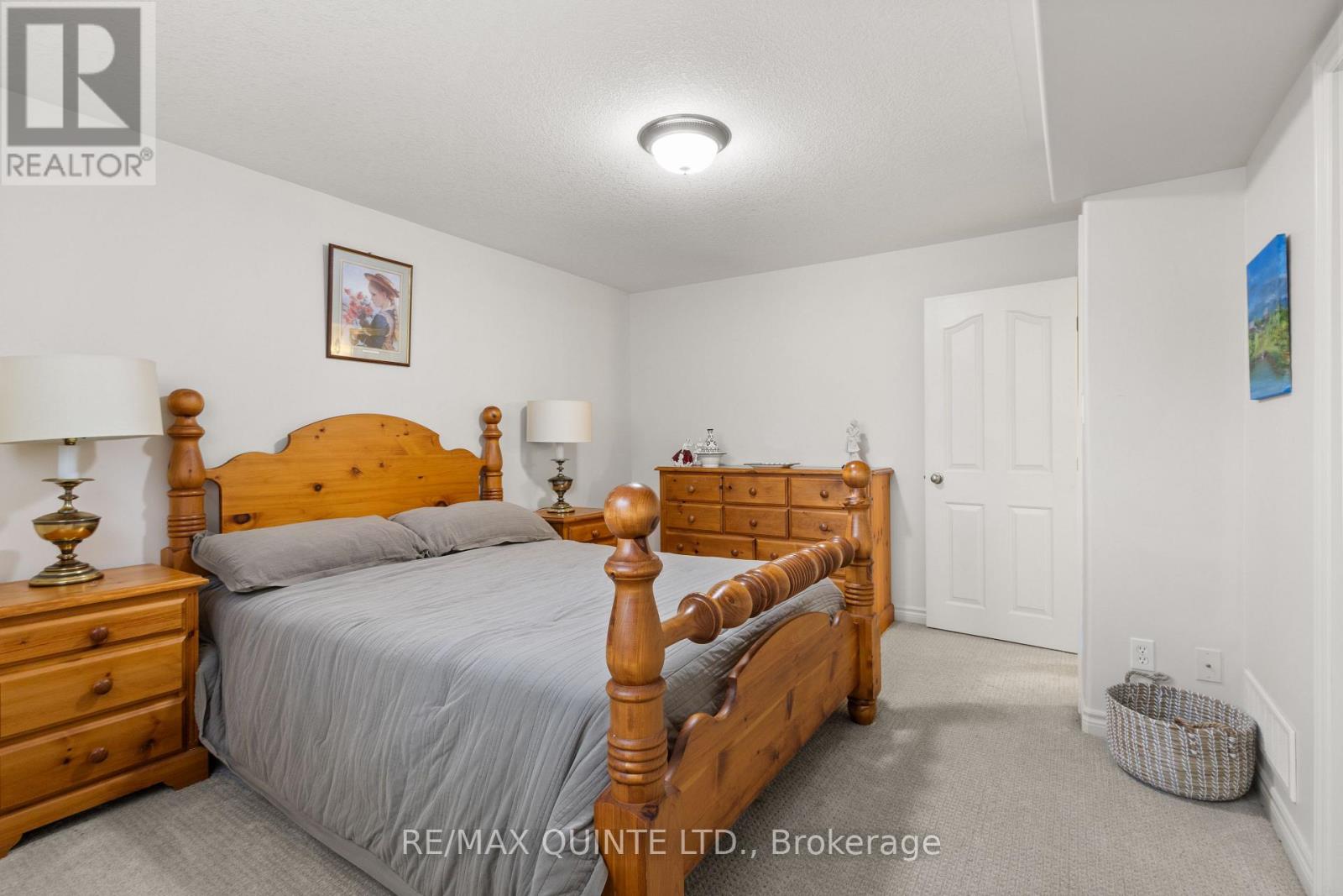 39 DEERFIELD COURT - 43