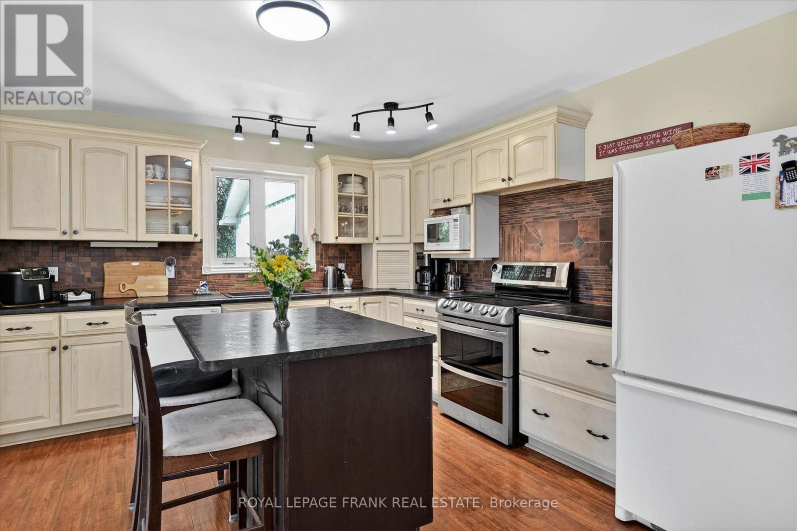 187 RIVER LANE - 9